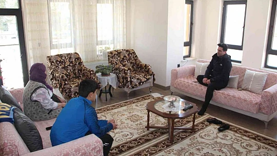 Depremin merkez üssünde vatandaşlar evlerine kavuşmanın mutluluğunu yaşıyor