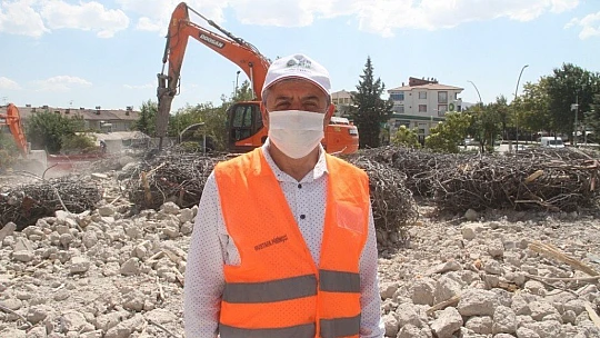 Depremin vurduğu Elazığ'da yıkımlar hızlandırıldı, 16 noktada çalışma başladı