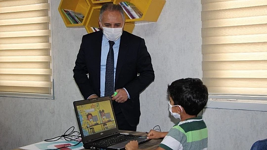 Depremzede öğrenciler için konteyner kentte EBA destek noktası