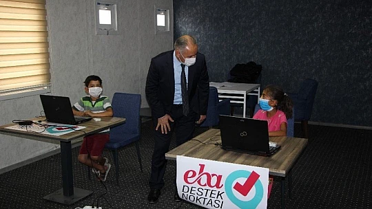 Depremzede öğrenciler için konteyner kentte EBA destek noktası