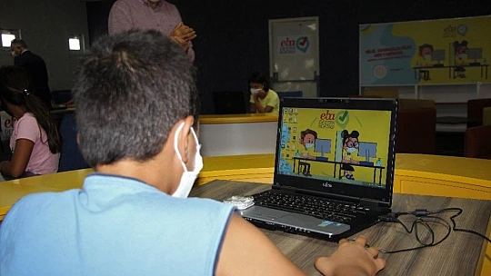 Depremzede öğrenciler için konteyner kentte EBA destek noktası