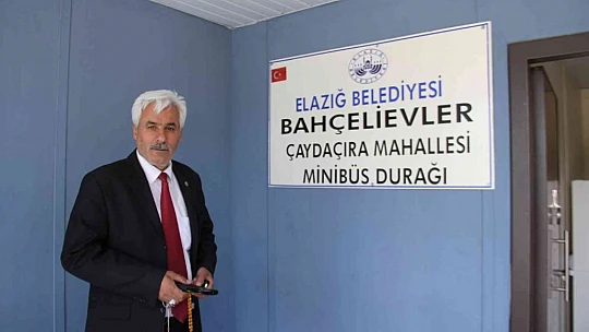 Devlet dairesinden emekli oldu, takım elbisesinden emekli olamadı
