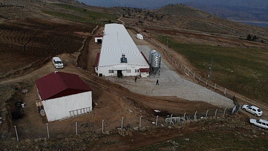 Devletten aldığı destekle çiftlik sahibi oldu, şimdi ailece çalışıyorlar