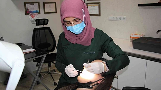 Diş hekimi Ayşenur Çam: 'Ramazan ayında da dişler günde iki kez fırçalanmalı'