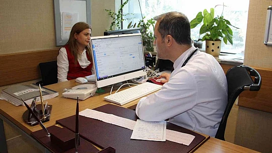 Doç. Dr. Doğdu: 'Kalp hastaları ilaçlarını aksatmadan bol sıvı tüketerek oruç tutabilirler'