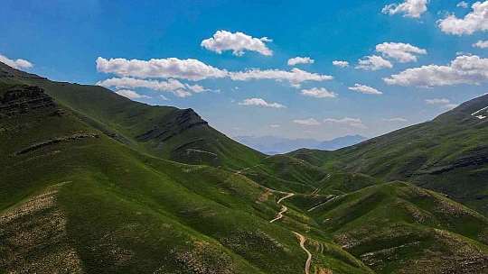 Droncu sınıf öğretmeninin  çektiği eşsiz görüntüler hayran bıraktı