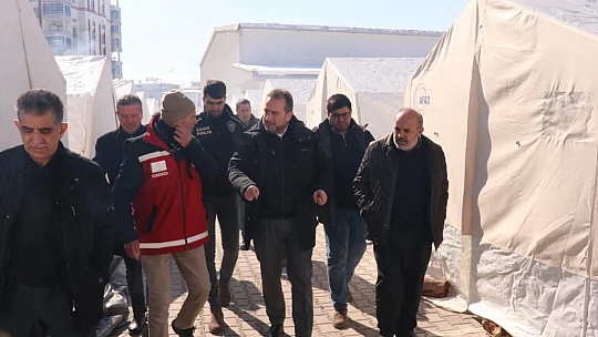 Milletvekili Ağar, Depremzedelerin taleplerini dinliyor