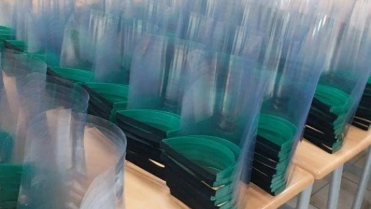 4 Bin'in üzerinde yüz koruyucu siperlik ürettiler