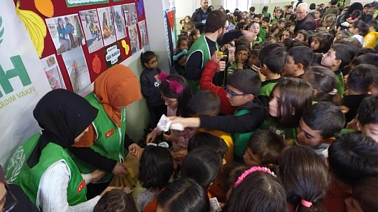 İHH'dan 'Dürüstlük Manavı' Etkinliği