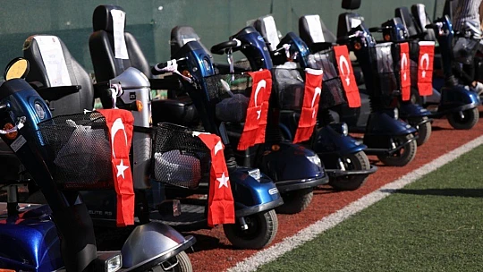 Elazığ'da 80 Akülü, 50 Tekerlekli Sandalye Dağıtıldı