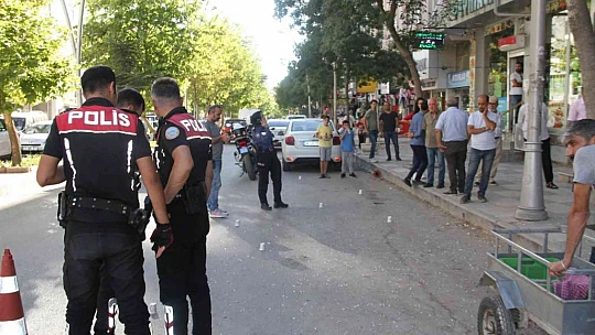 Ekmek sırası beklerken başına düşen cam parçaları ile yaralandı