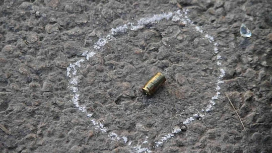 Ekmek sırası beklerken başına düşen cam parçaları ile yaralandı