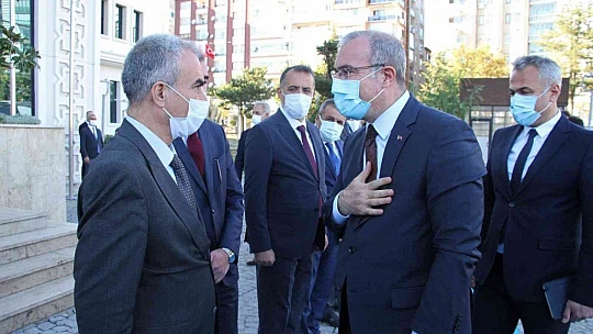 Elazığ'a atanan Vali Toraman görevine başladı