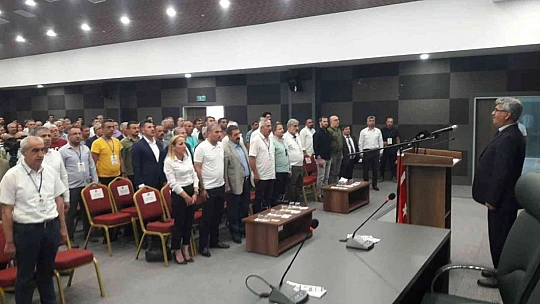 Elazığ ASKF'de Mustafa Gür güven tazeledi