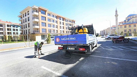 Elazığ Belediyesi larva ilaçlama çalışmalarını sürdürüyor