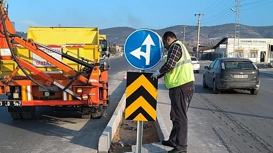 Elazığ Belediyesi yön levhalarını yeniliyor