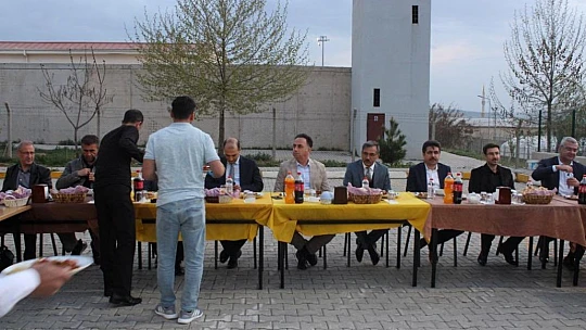 Elazığ Cumhuriyet Başsavcısı Karişit, hükümlülerle iftarda bir araya geldi