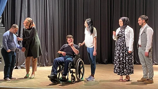 Elazığ'da  'Bir tek engel biz miyiz' adlı tiyatro oyunu sahnelendi