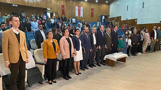 Elazığ'da  'Bir tek engel biz miyiz' adlı tiyatro oyunu sahnelendi