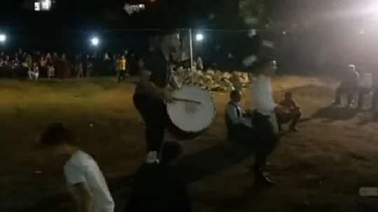 Elazığ'da 'Davulcu tutulması': 5 davulcunun şovu kameralarda