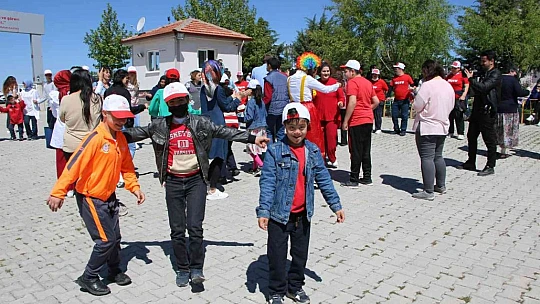 Elazığ'da 'Engelsiz Uçurtma Şenliği' renkli görüntülere sahne oldu