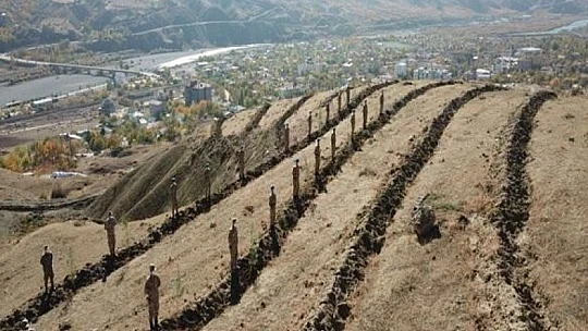 Elazığ'da  jandarma ekipleri bir günde 8 bin 300 fidan dikti