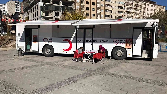 Elazığ'da 'Kızılay Sokağı' ve fotoğraf sergisi açıldı