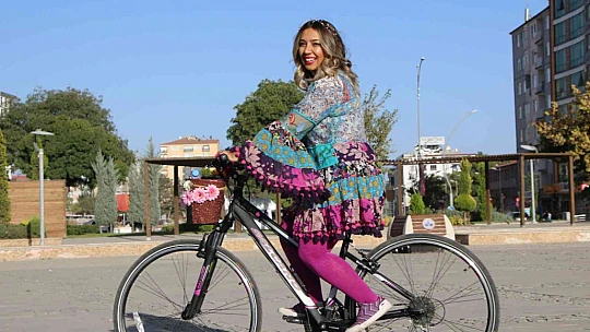 Elazığ'da 'Süslü Kadınlar' Otomobilsiz Kentler Günü için pedal çevirdi