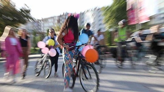 Elazığ'da 'Süslü Kadınlar' Otomobilsiz Kentler Günü için pedal çevirdi