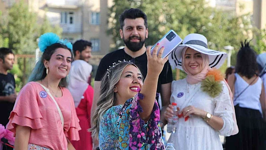 Elazığ'da 'Süslü Kadınlar' Otomobilsiz Kentler Günü için pedal çevirdi