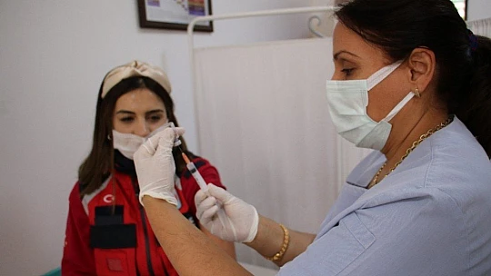 Elazığ'da UMKE personeli Covid-19 aşısı oldu