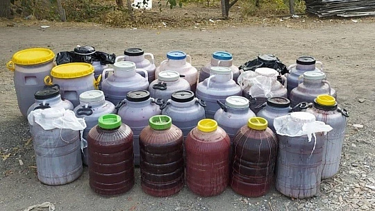 Elazığ'da 1 tondan fazla kaçak içki ele geçirildi