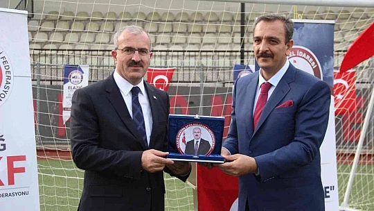Elazığ'da 107 kulübe spor malzemesi yardımı