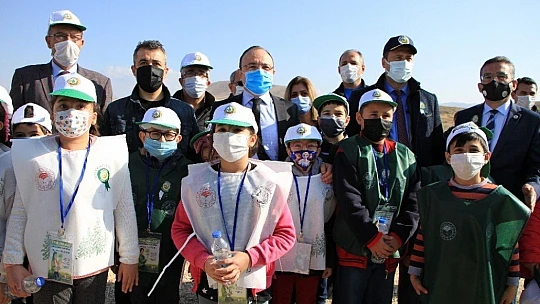 Elazığ'da 15 bin fidan toprakla buluştu