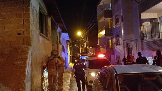 Elazığ'da 1698 şahıs sorgulandı, 5 şüpheli yakalandı