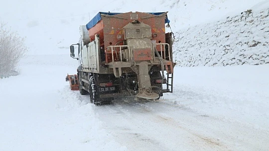 Elazığ'da 24 saat kar mesaisi