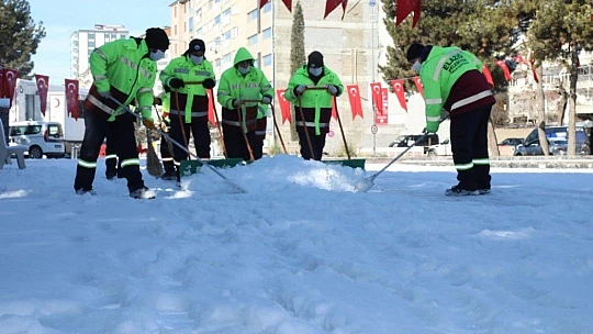 Elazığ'da 24 saat kar mesaisi