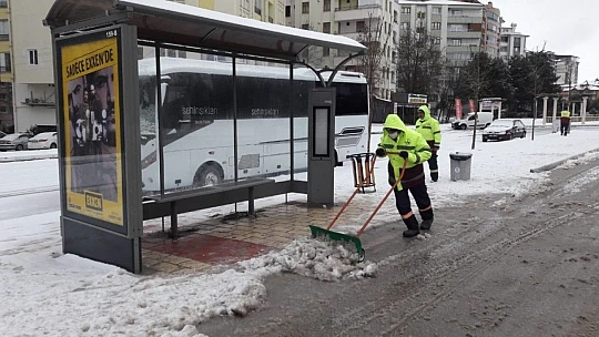 Elazığ'da 24 saat kar mesaisi