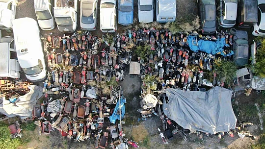 Elazığ'da 25 milyonluk servet, araç mezarlığında göz göre göre çürüyor