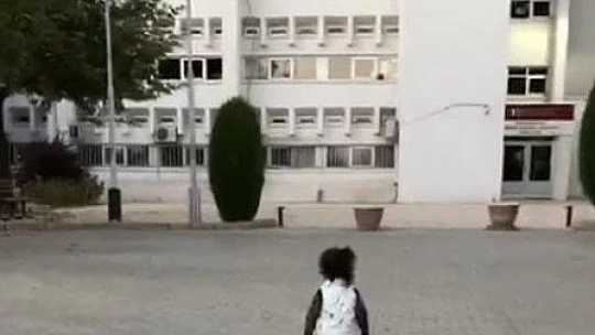 Elazığ'da 2,5 yaşındaki Mila'nın duygulandıran bayrak sevgisi