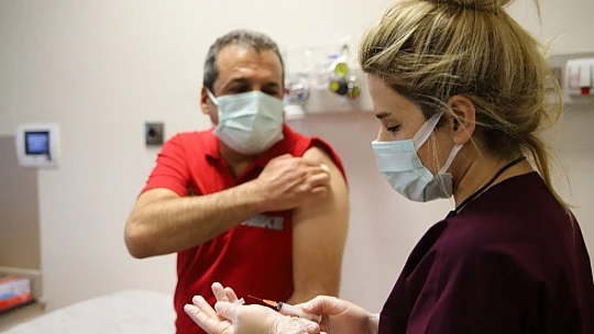 Elazığ'da 256 aşı odası kuruldu, sağlık çalışanları aşılanmaya başladı