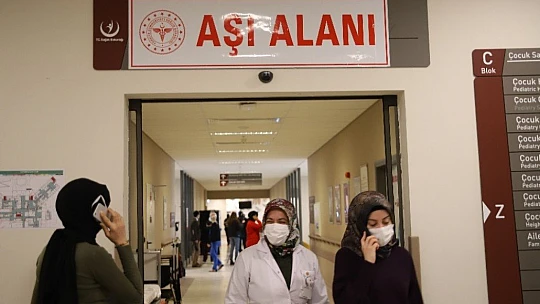 Elazığ'da 256 aşı odası kuruldu, sağlık çalışanları aşılanmaya başladı