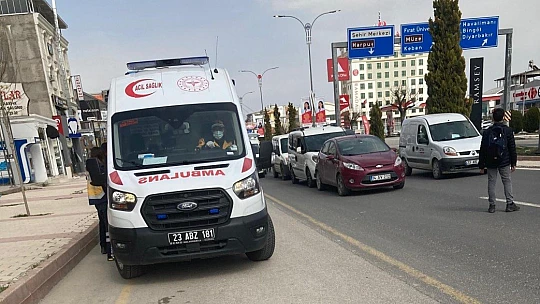 Elazığ'da 3 aracın karıştığı kazada 1 kişi yaralandı
