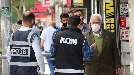 Elazığ'da 3 cadde araç trafiğine kapatıldı, yayalara sosyal mesafe olanağı sağlandı