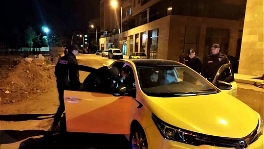 Elazığ'da 330 şahsın ve 70 aracın GBT kontrolü ve denetimi yapıldı