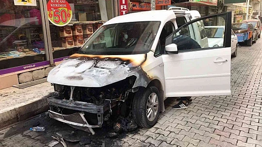 Elazığ'da 4 saatte 3 araç kundaklandı