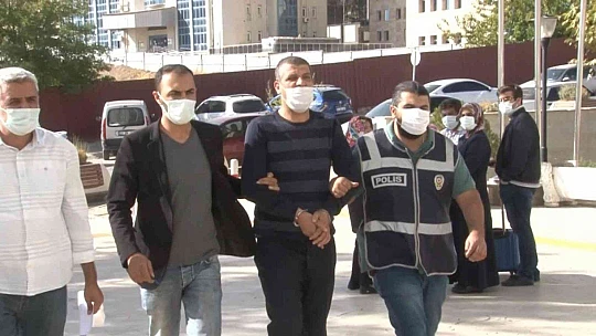 Elazığ'da 4 saatte 3 aracı kundaklayan şüpheli, adliyeye sevk edildi