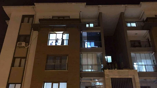 Elazığ'da 4'üncü kattan düşen kadın yaralandı