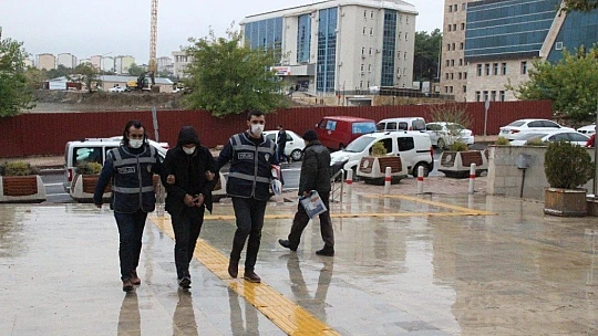 Elazığ'da 47 suç kaydı olan şüpheli, çaldığı otomobille gezerken yakalandı
