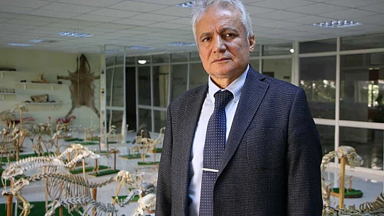 Elazığ'da 50 çeşit hayvanın anatomik yapısının bulunduğu müzede, Türkiye'de ilk olan zürafa iskeleti yer alıyor